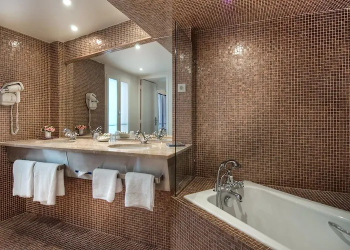 安亭歌剧院​​酒店 3* 巴黎