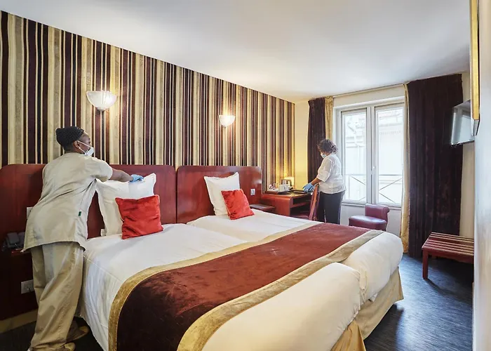 安亭歌剧院​​酒店 3* 巴黎