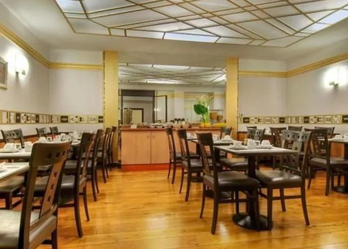 安亭歌剧院​​酒店 3* 巴黎