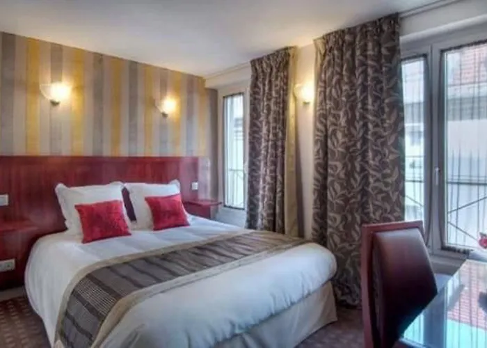 安亭歌剧院​​酒店 3* 巴黎